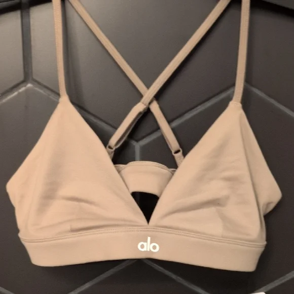 ALO Yoga🤎 NEW COLOR DROP Light Cocoa and White Sports Bra Not Released Yet. - Picture 2 of 8